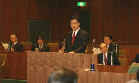 新宿区議会議員時代、本会議での写真